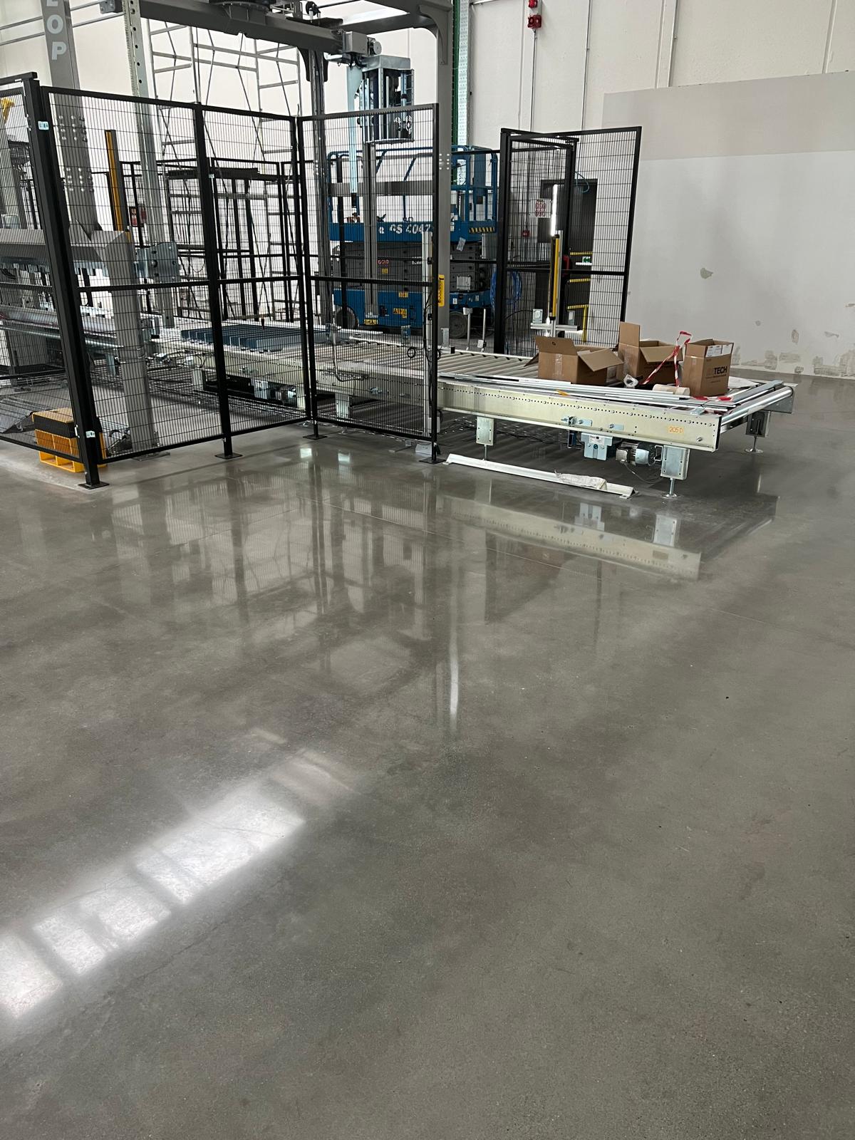 Levigatura e lucidatura di pavimenti industriali in cemento (3)